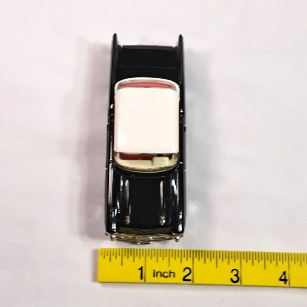 Corgi 1957 Black/White Chevrolet Bel Air 1/43 Scale C825/1 Made In GT Br…